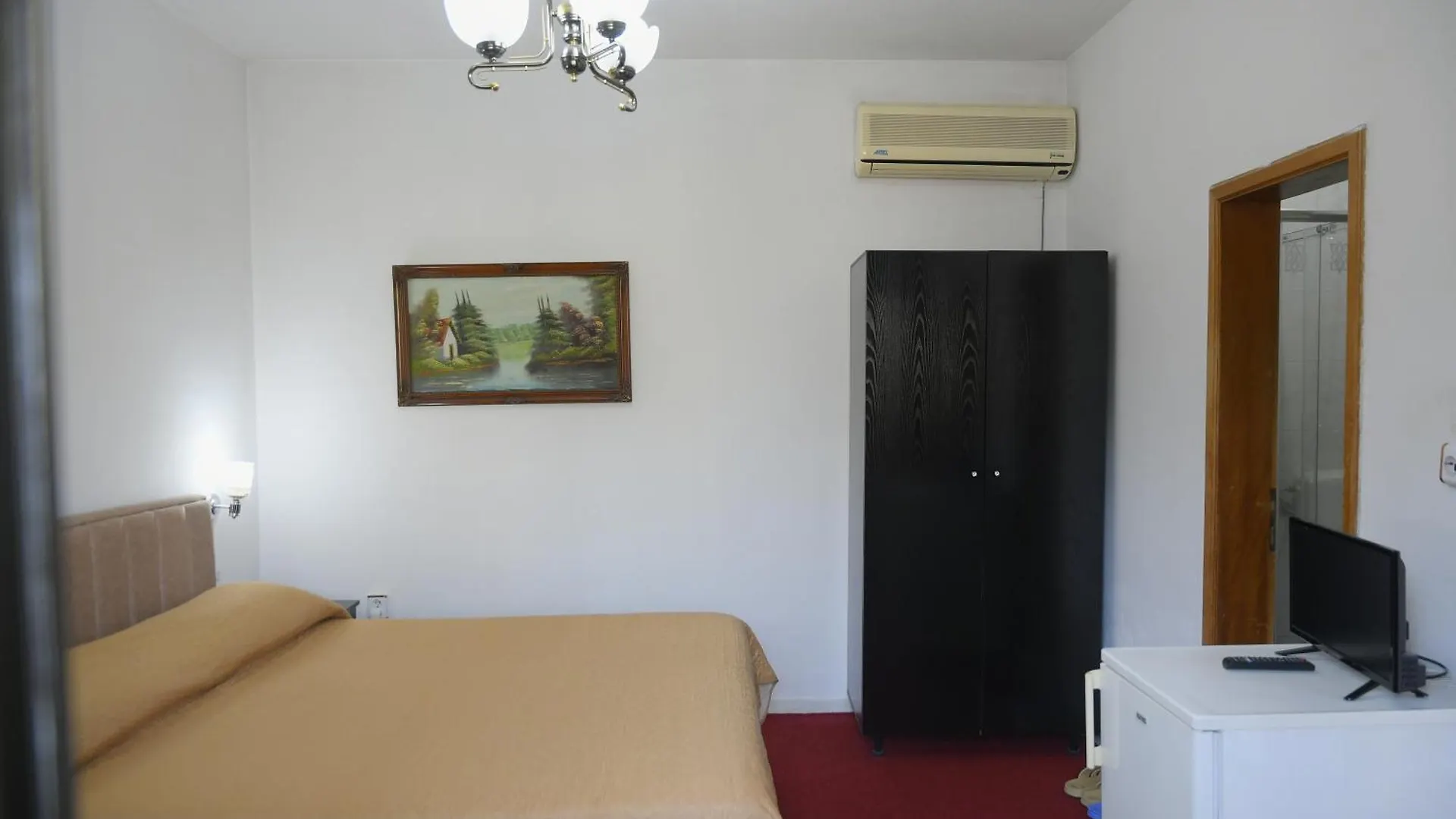 **  Hotel Haxhiu Tirana Albânia