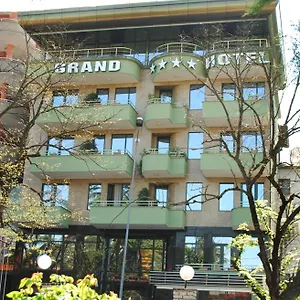 Grand & Hotel