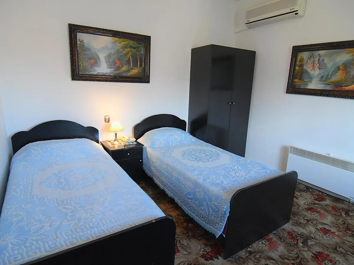 **  Hotel Haxhiu Tirana Albánia
